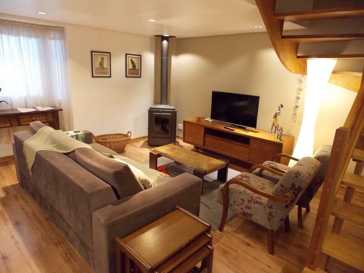 Triplex 3 Suites Em Canela Esterno foto