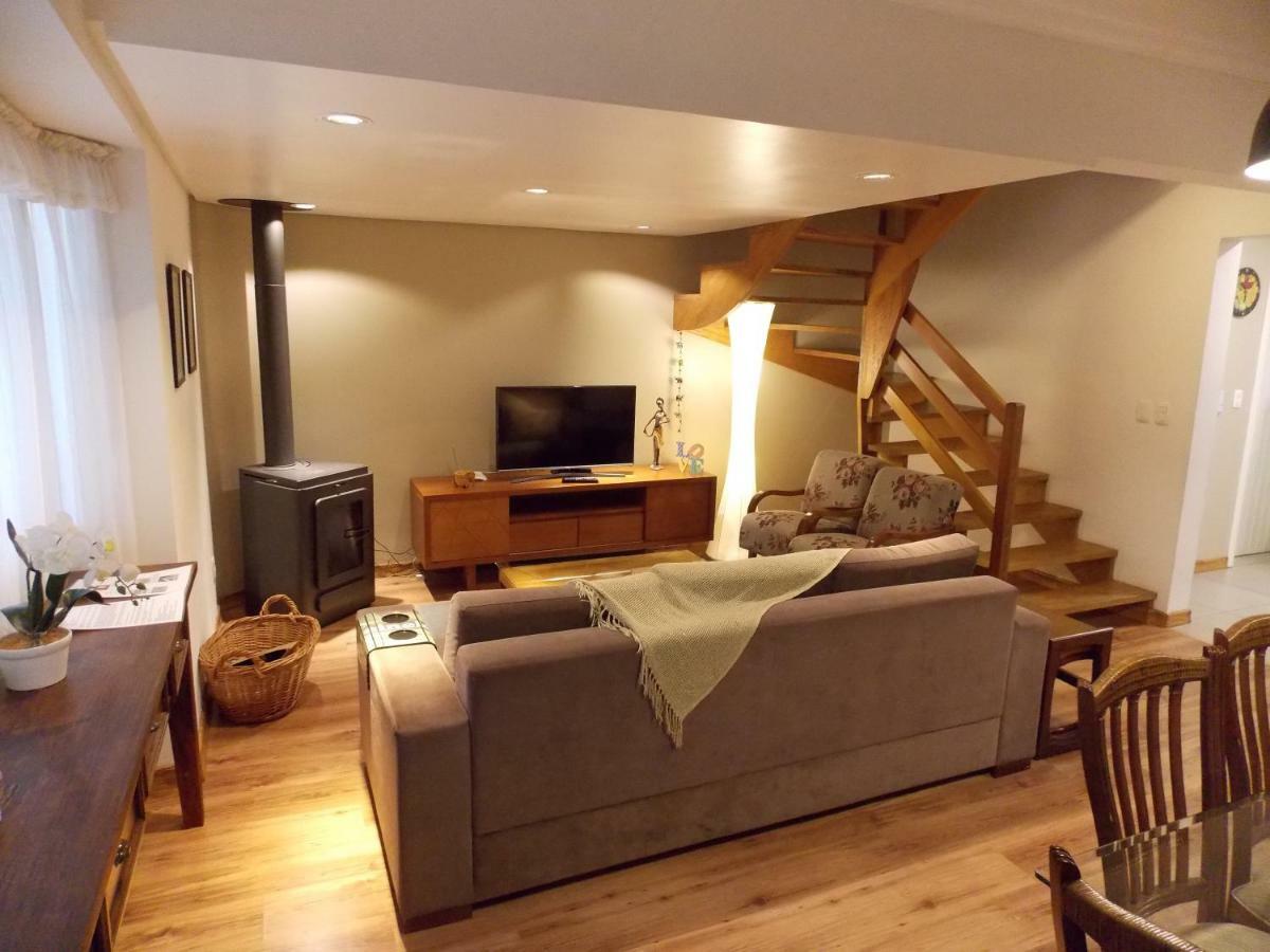 Triplex 3 Suites Em Canela Esterno foto